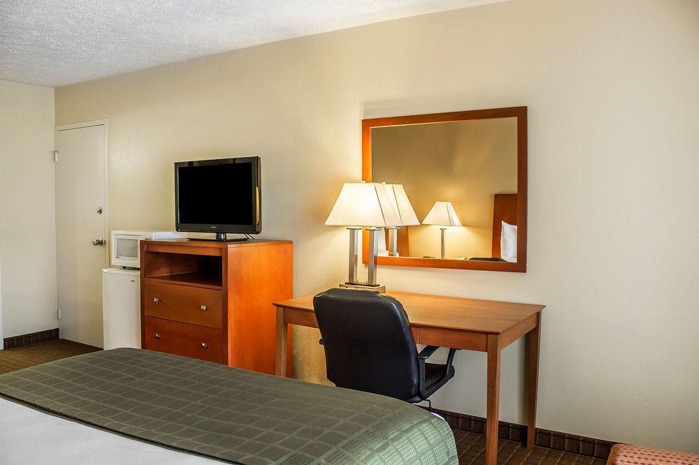 Wilkes-Barre Inn & Suites Exterior foto